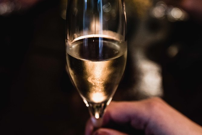 Champagne Tasting in Paris - A short Champagne lesson at Ô Chateau