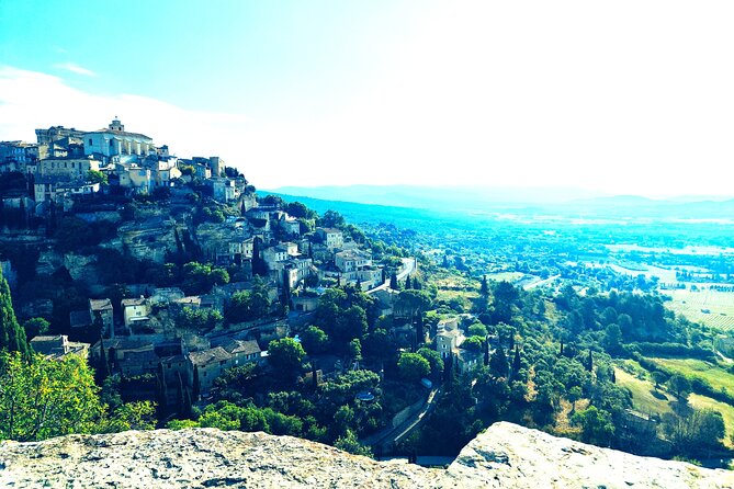 Chateauneuf du Pape and Luberon vineyard tour from Avignon - Lunch in a Luberon village
