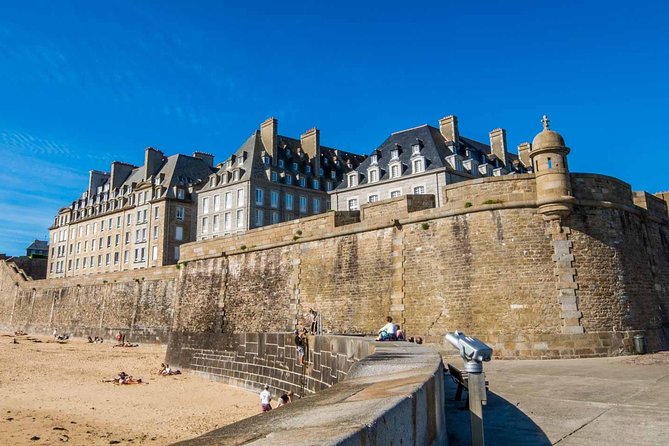 Chauffered driven car for one or several days (Rent minimum of 8 hours with a maximum of 25 kms per hour) Предоставление автомобиля с водителем - Continuing to Saint-Malo or arranging a long transfer