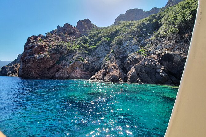 Check-out DE Porto (FR) Scandola Girolata Capo-Rosso - Capo Rosso caves: the close-up factor (and why good weather matters)