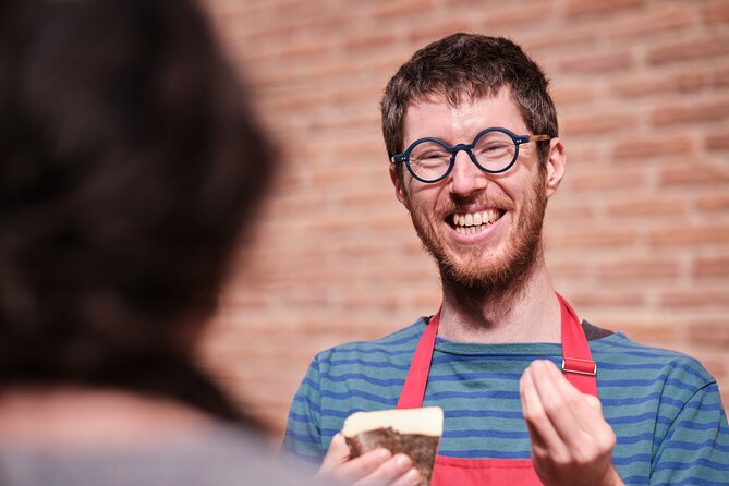 Cheese food-tour through downtown Toulouse - Comparing cheese at Marché des Carmes