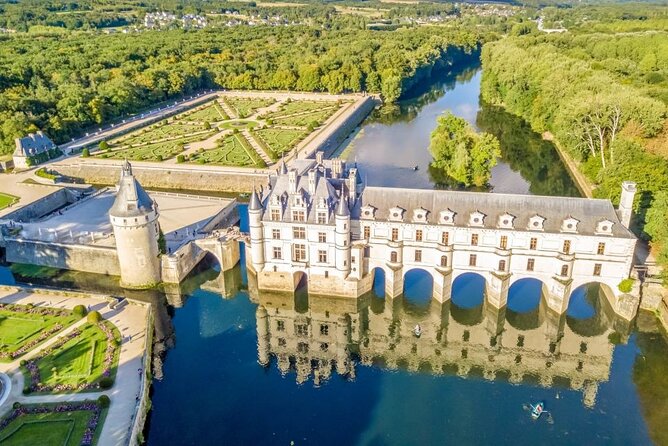 Chenonceau Castle: Private Guided with Ticket - A private guide instead of a standard castle visit