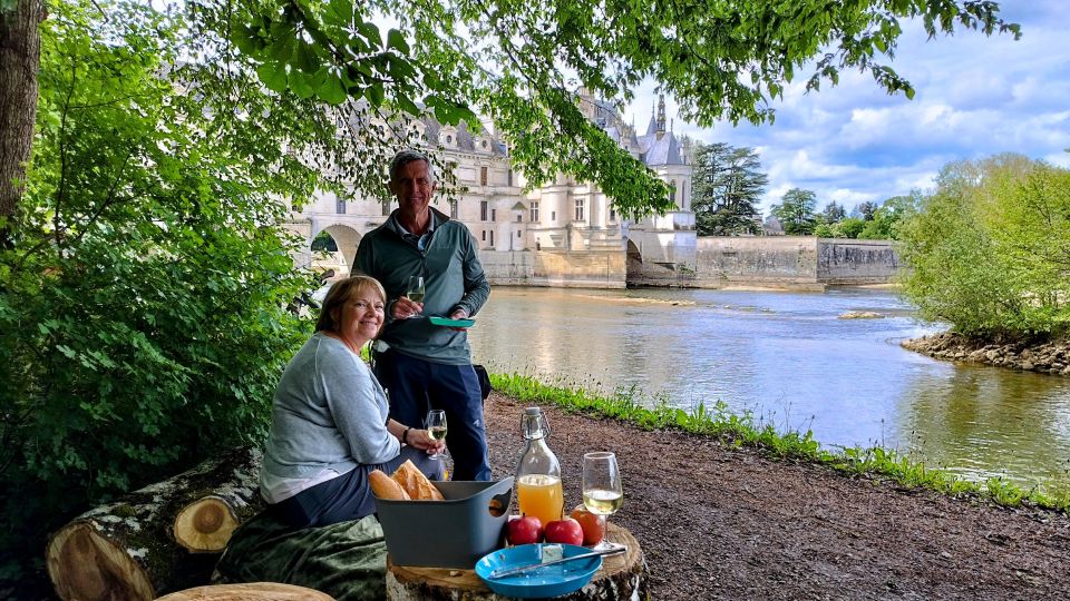 Chenonceau: E-Bike Guided Tour & Gourmet Picnic Lunch - Arriving at Chenonceau: A Different Angle on the Château