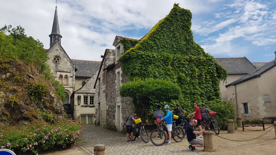 Chinon: Bicycle Tour of Saumur Wineries with Picnic Lunch - From Chinon to the meeting point