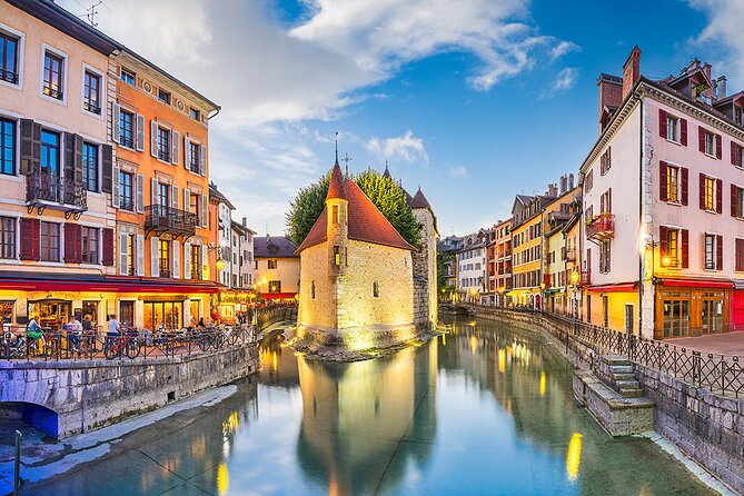 City Game Annecy and the shadow of the sword - A cursed sword gives Annecy a new kind of city walk