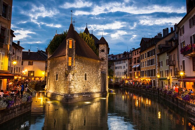 City Game Annecy and the shadow of the sword - Palais de l’île, the old town hall, and unusual details