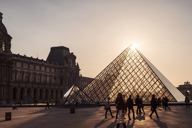 Closing Time at the Louvre: The Mona Lisa at her Most Peaceful - Entering the Louvre: your 3-hour route and what you will actually see