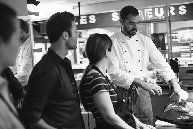 Cooking workshop with an exceptional chef in Avignon - English Instruction and Comfort in a French Market