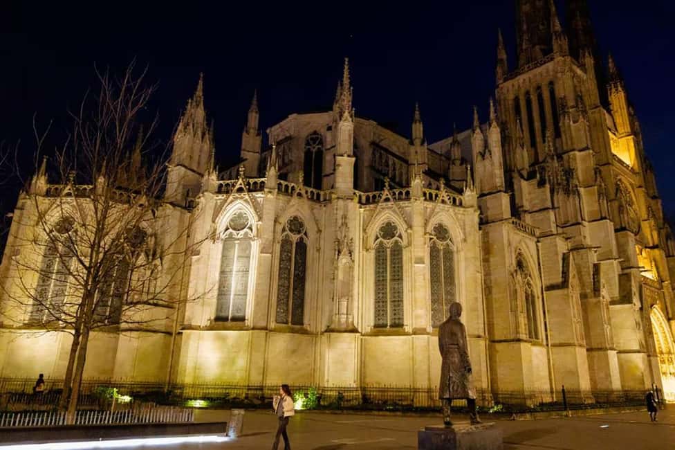 Dark Bordeaux: Ghosts, True Crimes, Eternal haunting Tales - Place Fernand Laffargue and the city’s darker corners