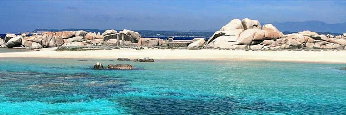 Day cruise to the Cerbicales & Lavezzi Islands with lunch - Food and Drinks on Board: Why the Lunch Is Usually the Main Event