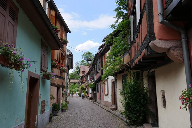 Day trip: Colmar, Haut-Koenigsbourg, Riquewihr and Kaysersberg - The tour vibe: audio headsets, a driver who keeps things moving