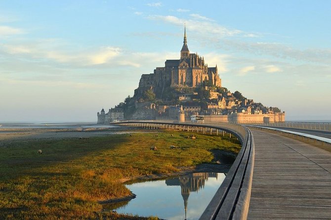Day Trip Mont-Saint-Michel with a local driver from Rennes - 6 hours - Arriving at the Mont-Saint-Michel parking area