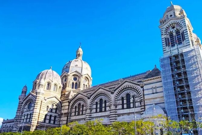 Deluxe Marseille Tour from Cruise Port including Aix-en-Provence - Guide narration and bus audio: where the experience can soar or wobble