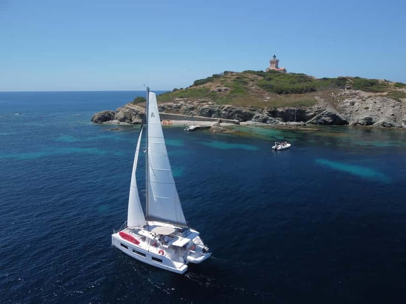 Departure from BRUSC: Half-day catamaran cruise - Boarding at Brusc: what the first hour is really like