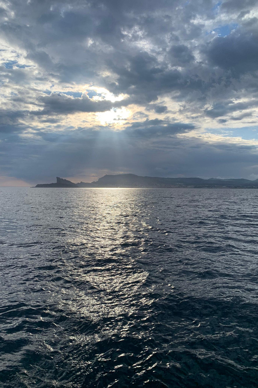 Departure from BRUSC sunset on sailing catamaran - Meeting point and boarding: what the first 30 minutes look like