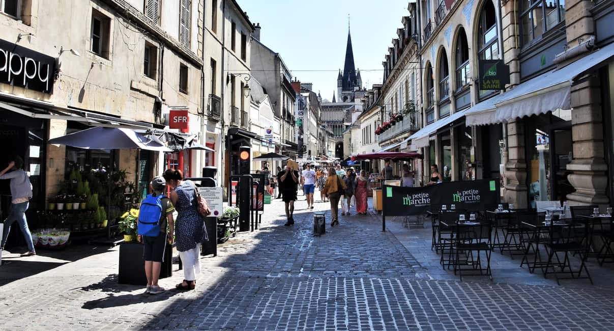 DIJON: Enjoy a photo tour with a professional photographer - Walking Through the UNESCO Historic Center