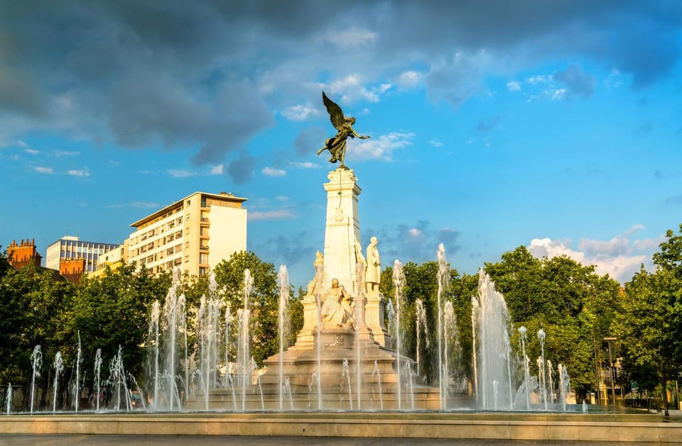 Dijon: Express Walk with a Local in 60 minutes - Small group pacing: why a cap of 8 travellers changes the vibe