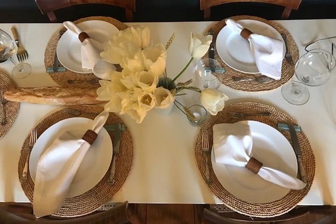 Dine With a Bordeaux Local in a Chartrons / Jardin Public Home - Why the private group size matters