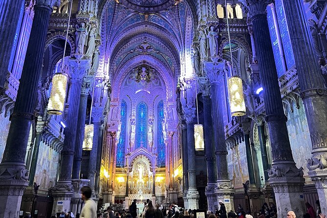 Discorver Lyon in a Private tour with your driver - Fresque des Lyonnais and the city on a wall