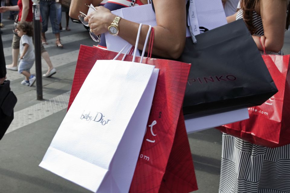 Discount Couture: ultimate Paris Shopping 2h30 walking tour - Resale boutiques with serious designer labels