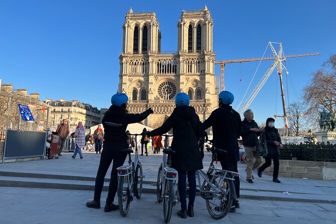 Discover Iconic Paris: Private Bike Tour of the City Center - The old New Bridge and the road to the Louvre