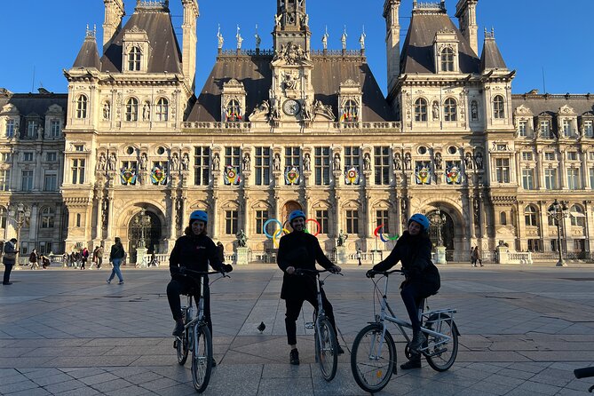 Discover Iconic Paris: Private Bike Tour of the City Center - The stories make the short stops worthwhile