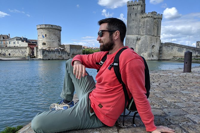 Discover La Rochelle: Discovery Walking Tour of La Rochelle - Starting at Place de la Chaîne: towers you can spot without buying tickets