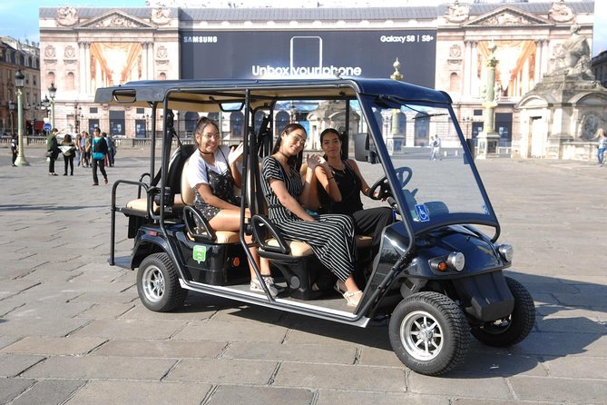 Discover Paris in electric golf carts - A private ride with room for your priorities