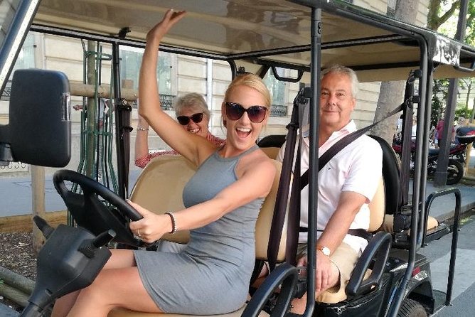 Discover Paris in electric golf carts - Commentary, photographs, and the human touch