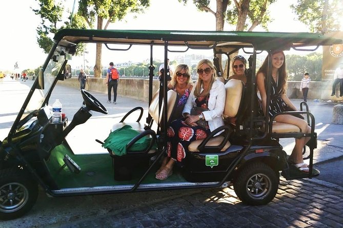 Discover Paris in electric golf carts - Day or night, with comfort in mind