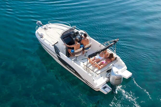 Discover the Lérins Islands and the Bay of Cannes by Private Boat - Getting on board at Port Pierre Canto on the Croisette