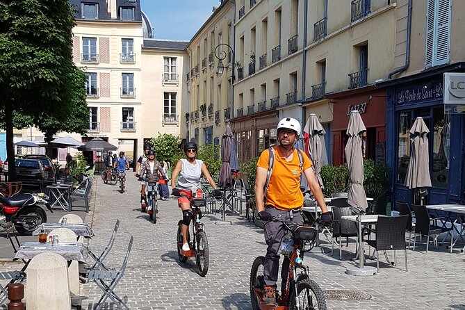 Discover Versailles on electric 2-wheelers (Yes to PRM) - Antiquaires quarter and the Jeu de Paume area