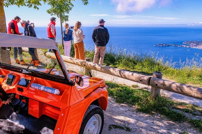 Discovery of the city of Nice by electric Méhari - The colored boats and yachts of Nice Port