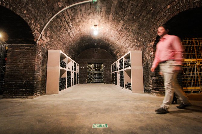 Discovery tour (2 tastings) - Getting there in Épernay: easy start point, walkable add-ons
