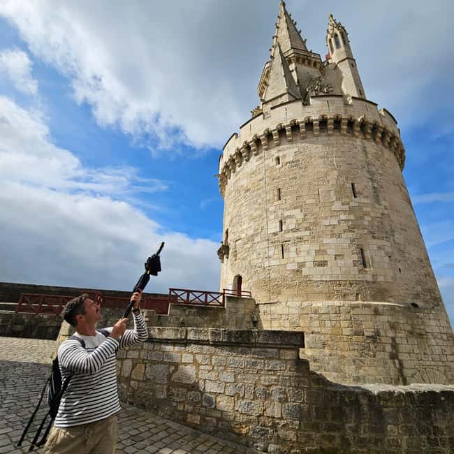 Discovery Walking Tour of La Rochelle - Meeting at Place de la Chaîne: start where the city shows its grit