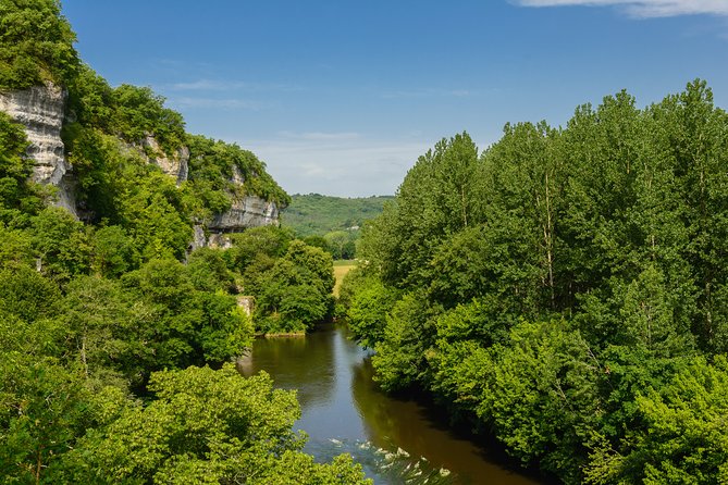 Dordogne Day Tour : Prehistory and The Art of the Caves from Sarlat - Stop 2: La Roque Saint-Christophe and the Shock of Cliff Living