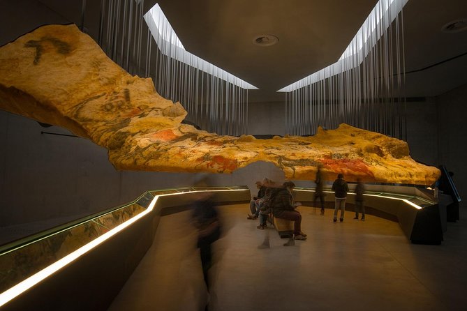 Dordogne Day Tour : Prehistory and The Art of the Caves from Sarlat - The Meeting Point Game: Place Pasteur and a No-Pickup Day
