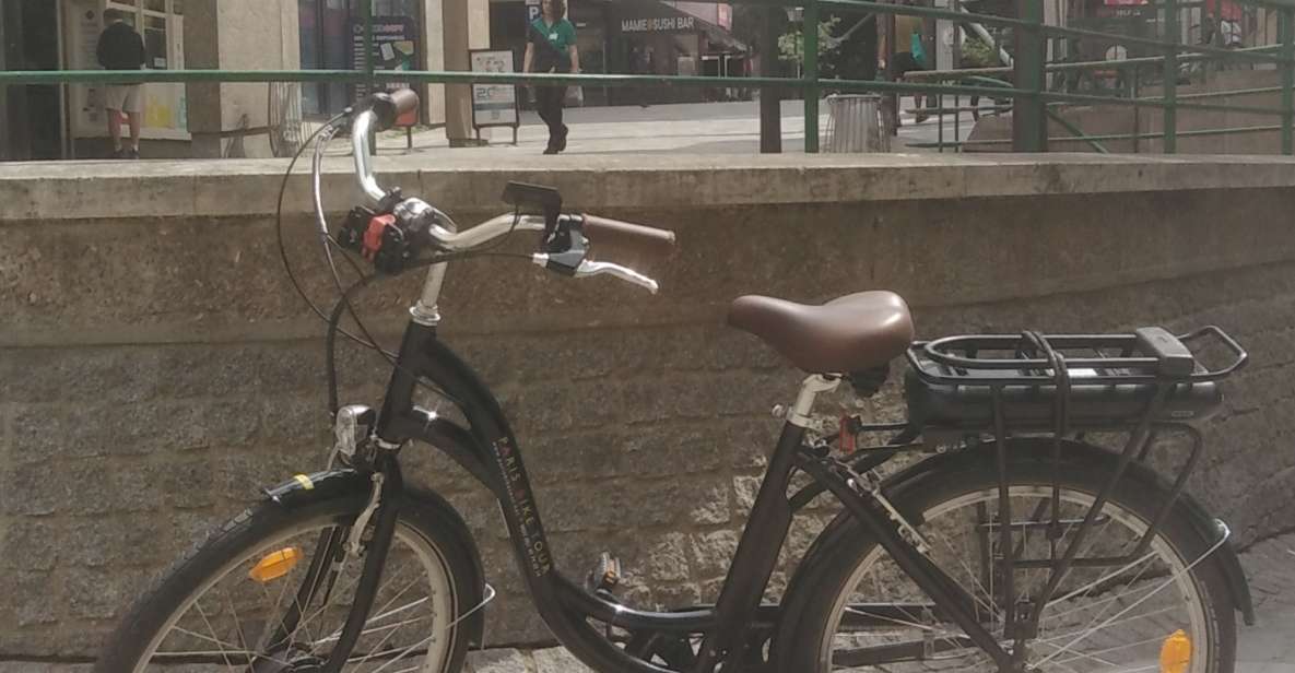 E-bike rental Paris City Center - Riding past Paris’s famous monuments