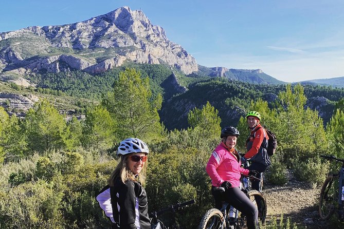 E-Bike tour of Sainte Victoire Mountain, Aix-en-Provence - How Vincent runs the tour: safety talk, real instructions, and pace control