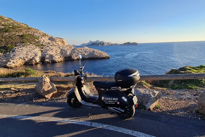 E-motorbike virtual guided tour in Marseille - Notre Dame de la Garde and the city from above