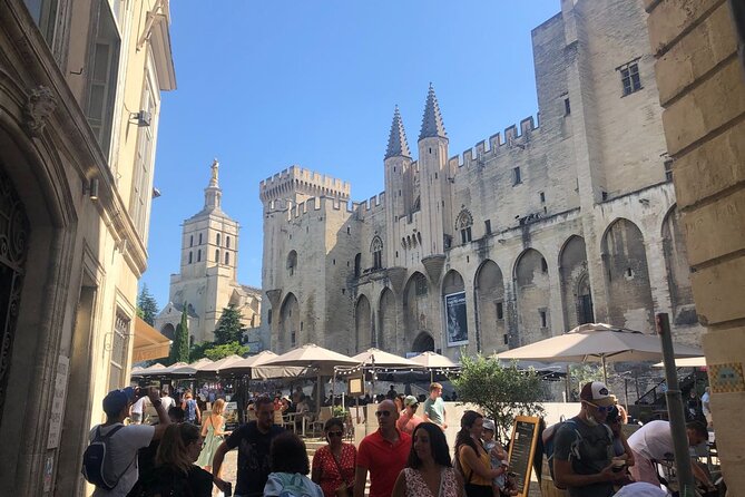 e-Scavenger hunt Avignon: Explore the city at your own pace - Starting at Porte de la République