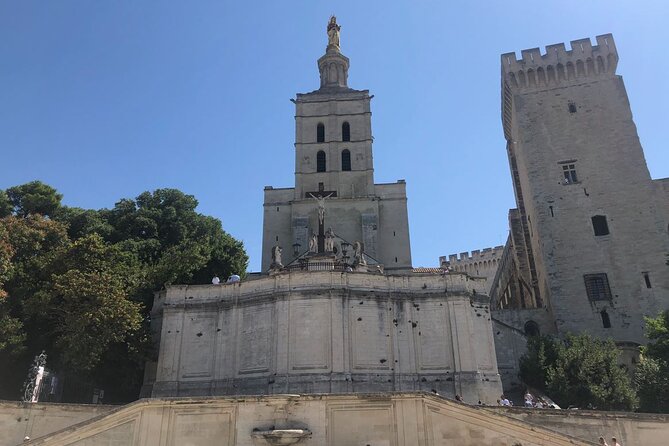 e-Scavenger hunt Avignon: Explore the city at your own pace - Rue des Teinturiers and the quieter streets