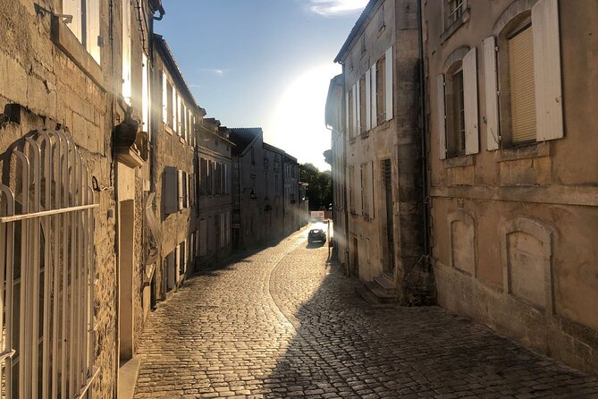e-Scavenger hunt Cognac: Explore the city at your own pace - Saint-Léger Church and the clue that needs care