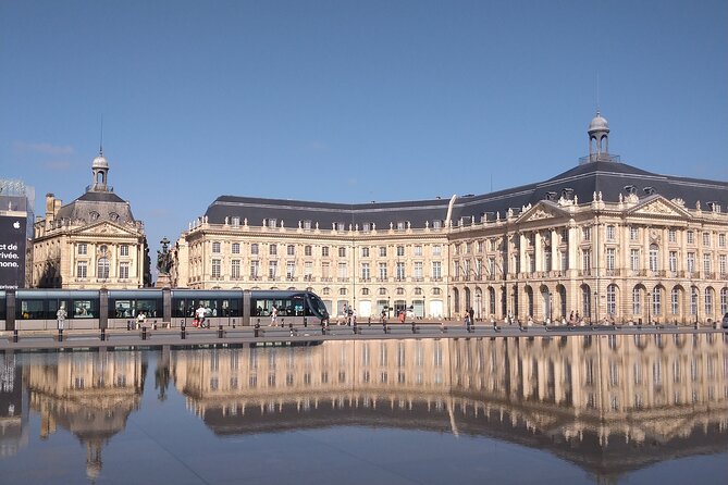 Early Bird City Tour - Nice morning walk in Bordeaux - Place du Parlement: coffee with a view