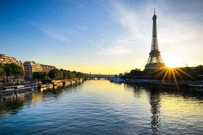 Early evening Dinner Cruise with drinks by Bateaux Parisiens - Dinner on Board: What You’re Actually Eating (and How It Feels)