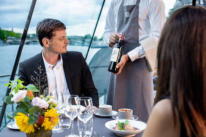 Early evening Dinner Cruise with drinks by Bateaux Parisiens - Drinks, Champagne Moments, and Photo Reality