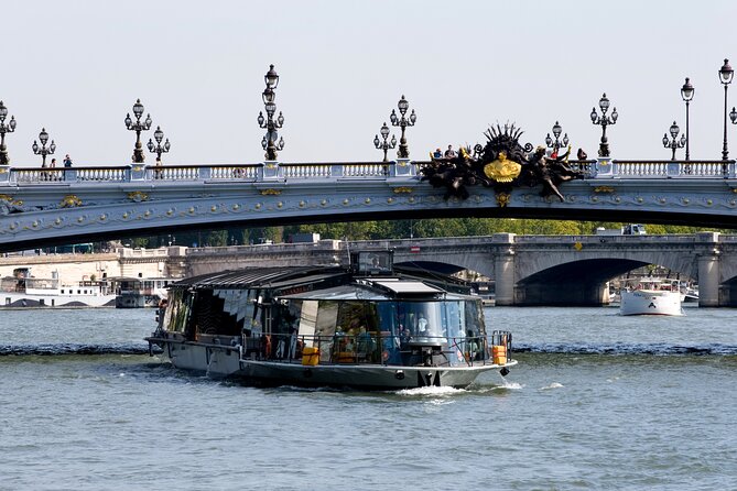 Early evening Dinner Cruise with drinks by Bateaux Parisiens - Getting Seated: Private Table, Window Options, and the Glass Factor