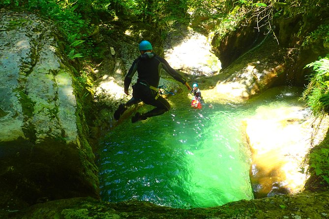 Ecouges sensational canyoning in the Vercors (Grenoble / Lyon) - What the Vercors setting adds