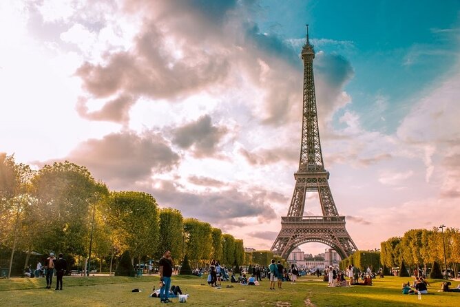 Eiffel Tower Access to 2nd Floor and Summit by Lift - First and second floors: the handoff happens after the basics