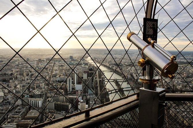 Eiffel Tower Access to 2nd Floor & Summit with Host by Lift - What Makes This Good Value for the Price